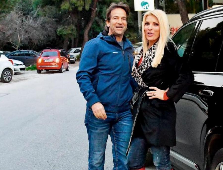 Έγινε 53 και είναι πιο λαμπερή από ποτέ: Η Ελένη Μενεγάκη αγουροξυπνημένη στο κρεβάτι με το δώρο του Ματέο Παντζόπουλου