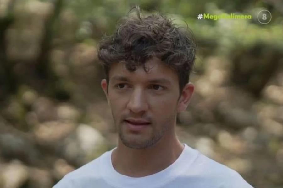 Ο Έλληνας Βενσάν Κασέλ: Ο Μιχαήλ Ταμπακάκης που κλέβει καρδιές και έχει ταλέντο