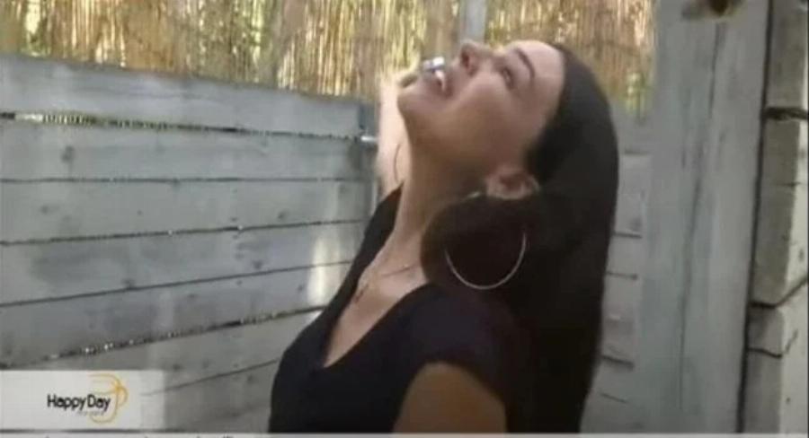 Ναταλία Δραγούμη: Το υπέροχο εξοχικό σπίτι της ηθοποιού, η παραμυθένια αυλή, ο σύζυγός της και το υπαίθριο μπάνιο για να βλέπει τα αστέρια