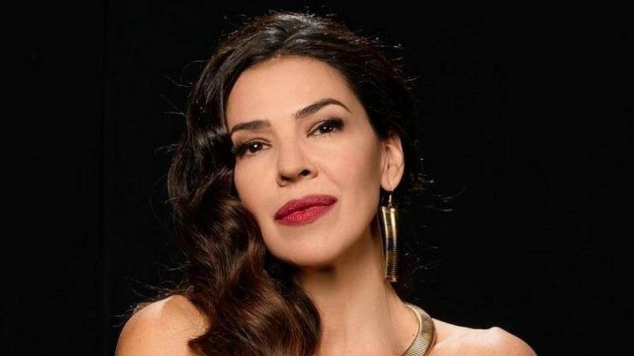 Ναταλία Δραγούμη: Τα 20 χρόνια του έρωτα με τον Έντι Ρόμπερτς, ο γάμος με τις φόρμες, ο μεγάλος φόβος και η καριέρα στην τηλεόραση