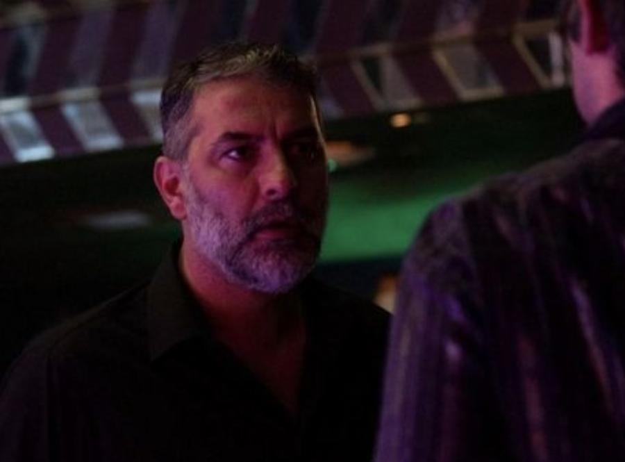 Όλες ζήλεψαν τη Δέσποινα Βανδή: Ο Μπισμπίκης χόρεψε βαρύ ζεμπέκικο και έκανε το κοινό να παραμιλάει