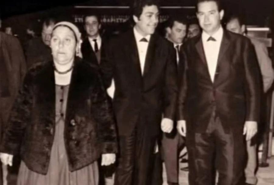 Μανώλης Αγγελόπουλος: Ο «βασιλιάς των τσιγγάνων» που γεννήθηκε σε τσαντίρι και έφυγε στα 50 του με 100.000 κόσμο στην κηδεία του