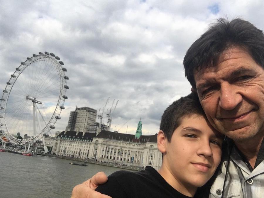 Τρισευτυχισμένος ο Γεράσιμος Σκιαδαρέσης: Η οικογενειακή ευτυχία σε μια ανάρτηση με τα παιδιά και τη σύζυγό του