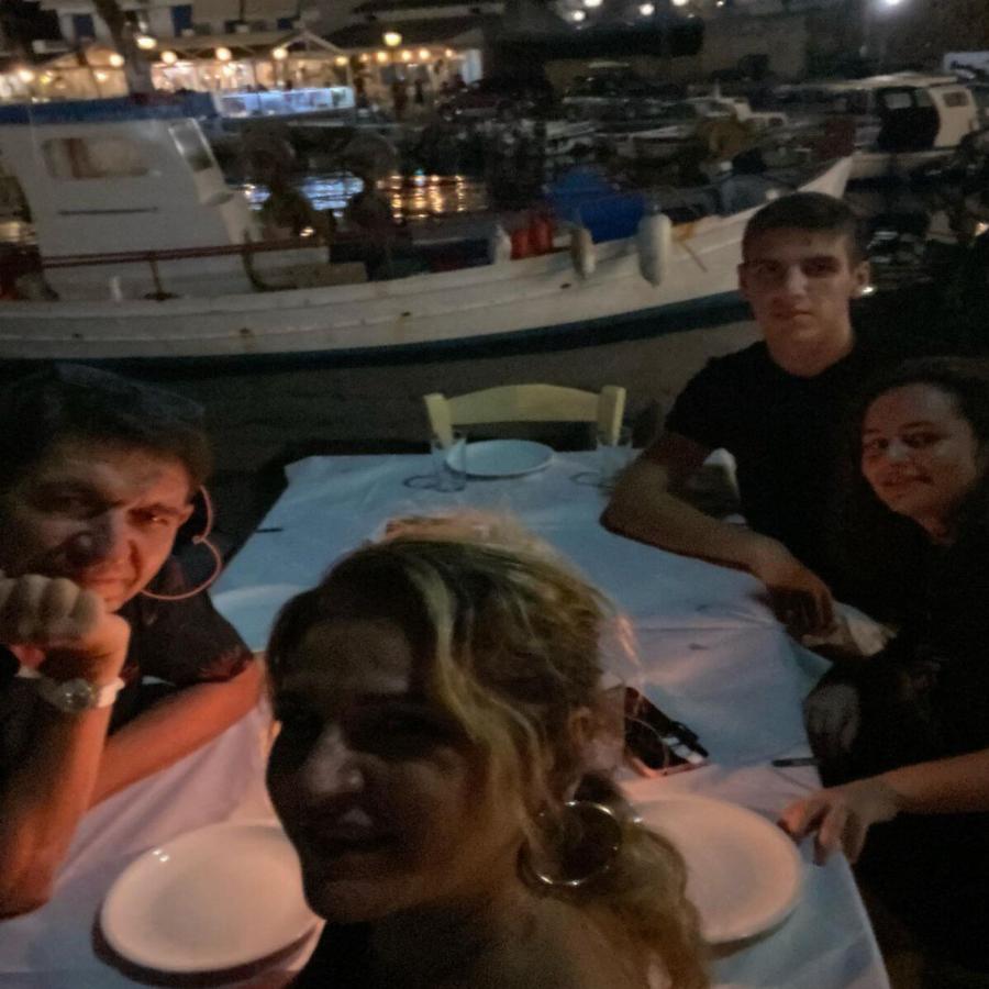 Τρισευτυχισμένος ο Γεράσιμος Σκιαδαρέσης: Η οικογενειακή ευτυχία σε μια ανάρτηση με τα παιδιά και τη σύζυγό του