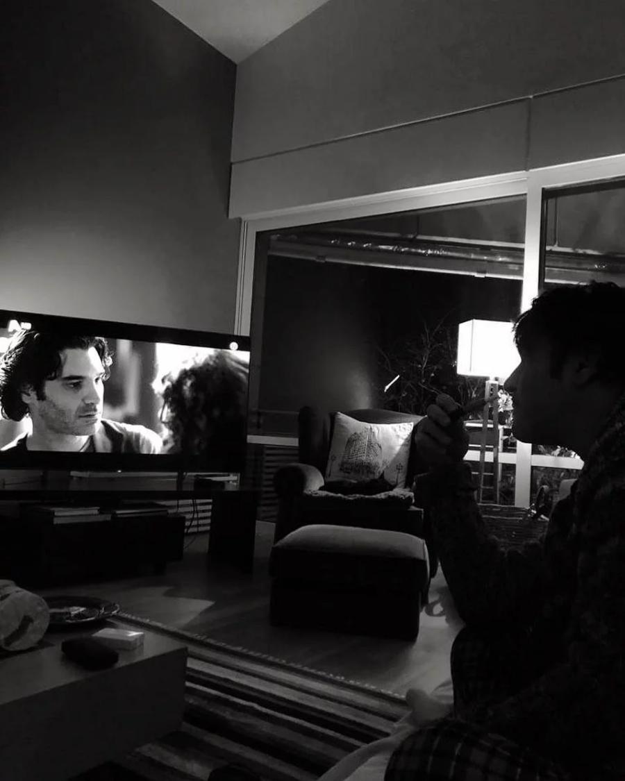 Ατμοσφαιρικό και χουχουλιάρικο: Το σπίτι του Χριστόφορου Παπακαλιάτη είναι βγαλμένο από τις σειρές του