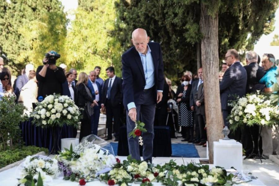 Φώφη Γεννηματά: Σε κλίμα συγκίνησης το μνημόσυνο για τον έναν χρόνο από τον θάνατό της