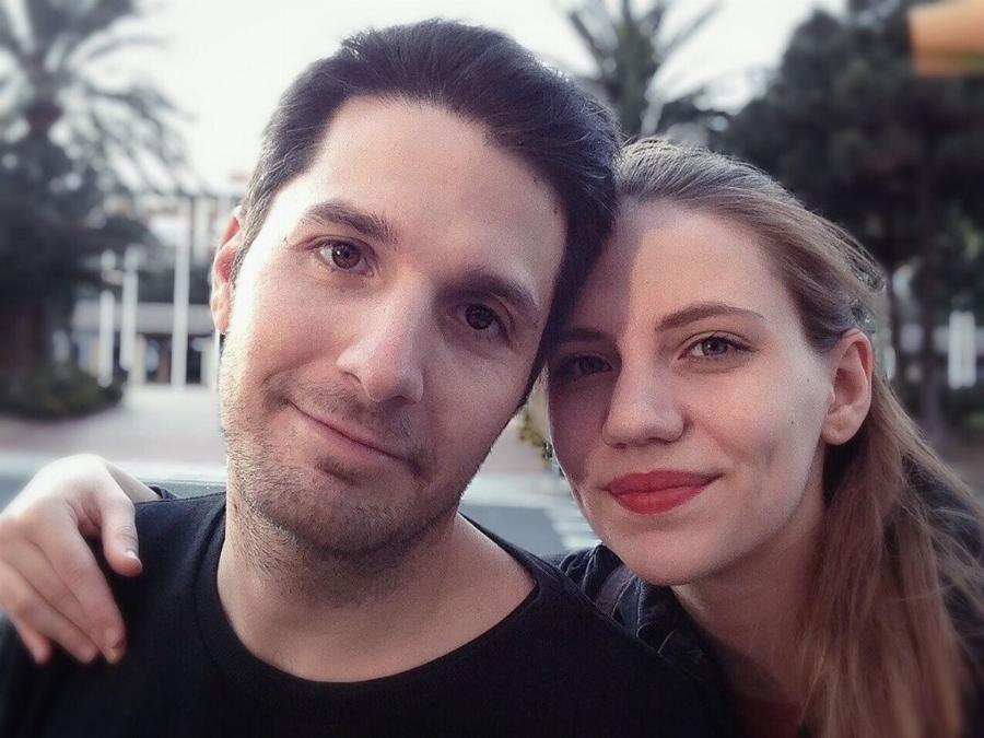 Κούκλος και επιτυχημένος σκηνοθέτης: Αυτός είναι ο σύντροφος της Φωτεινής Παπαθεοδώρου από το «Μαύρο Ρόδο»