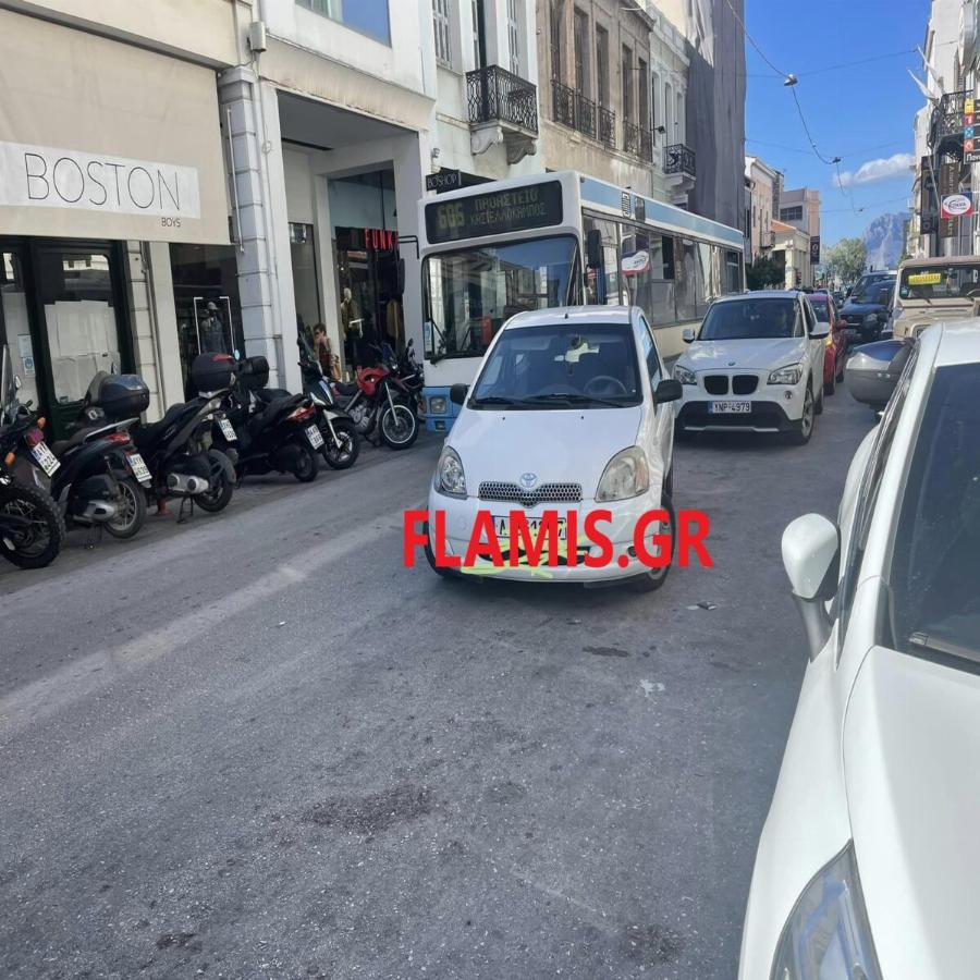 Το «καλύτερο» παρκάρισμα στην Πάτρα: Πήγε να κάνει την δουλειά της και όταν έφτασε καταχειροκροτήθηκε από τον κόσμο