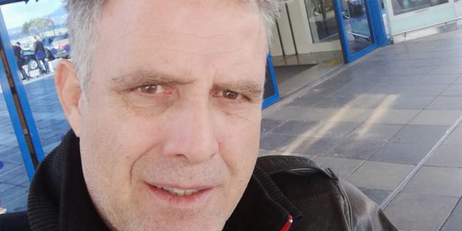 Πασχάλης Τσαρούχας: Η αποκάλυψη πως είχε πέσει θύμα σεξουαλικής παρενόχλησης, ο γάμος με την Παπαθωμά και οι φωτογραφίες με τον γιο του