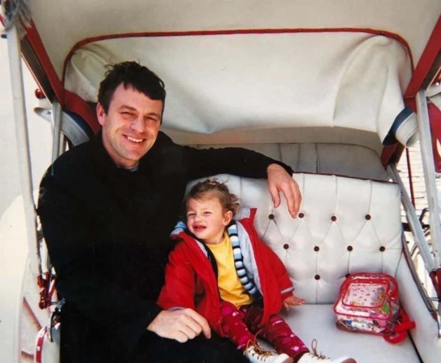 Επιτυχημένος και διάσημος ο πεθερός του Άγγελου Λάτσιου: Αυτός είναι ο κούκλος πατέρας της Γαίας Μερκούρη