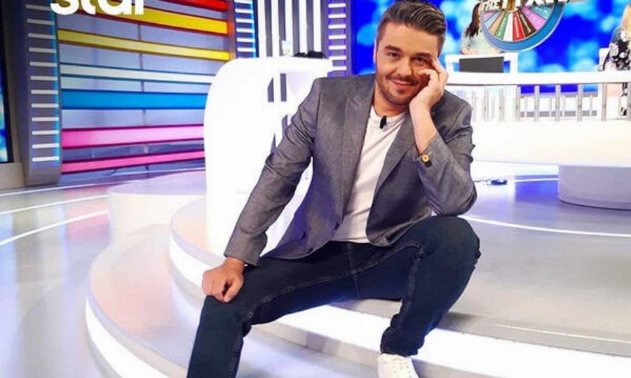 Ούτε μια ούτε δύο αλλά τρείς: Οι δουλειές του Πέτρου Πολυχρονίδη εκτός από τον «Τροχό της Τύχης»