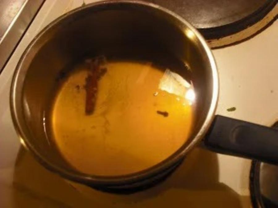 Τρεις συνταγές για σπιτικό ρακόμελο: Το ιδανικό ρόφημα για τον χειμώνα και οι ασθένειες που καταπολεμά