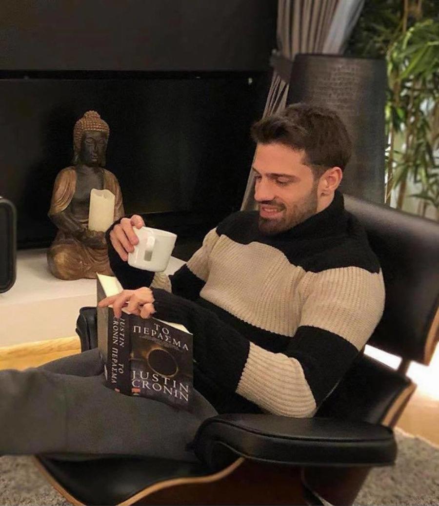 Μοντερνό, τεράστιο και χουχουλιάρικο: Εικόνες από το ονειρεμένο minimal σπίτι του Κωνσταντίνου Αργυρού