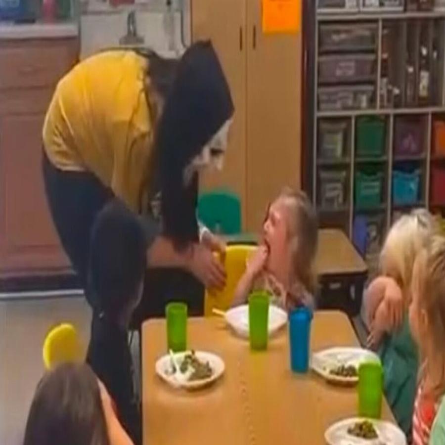 Σάλος στο διαδίκτυο: Δασκάλα παιδικού σταθμού φοράει μάσκα του Scream και τρομάζει τα μικρά παιδιά