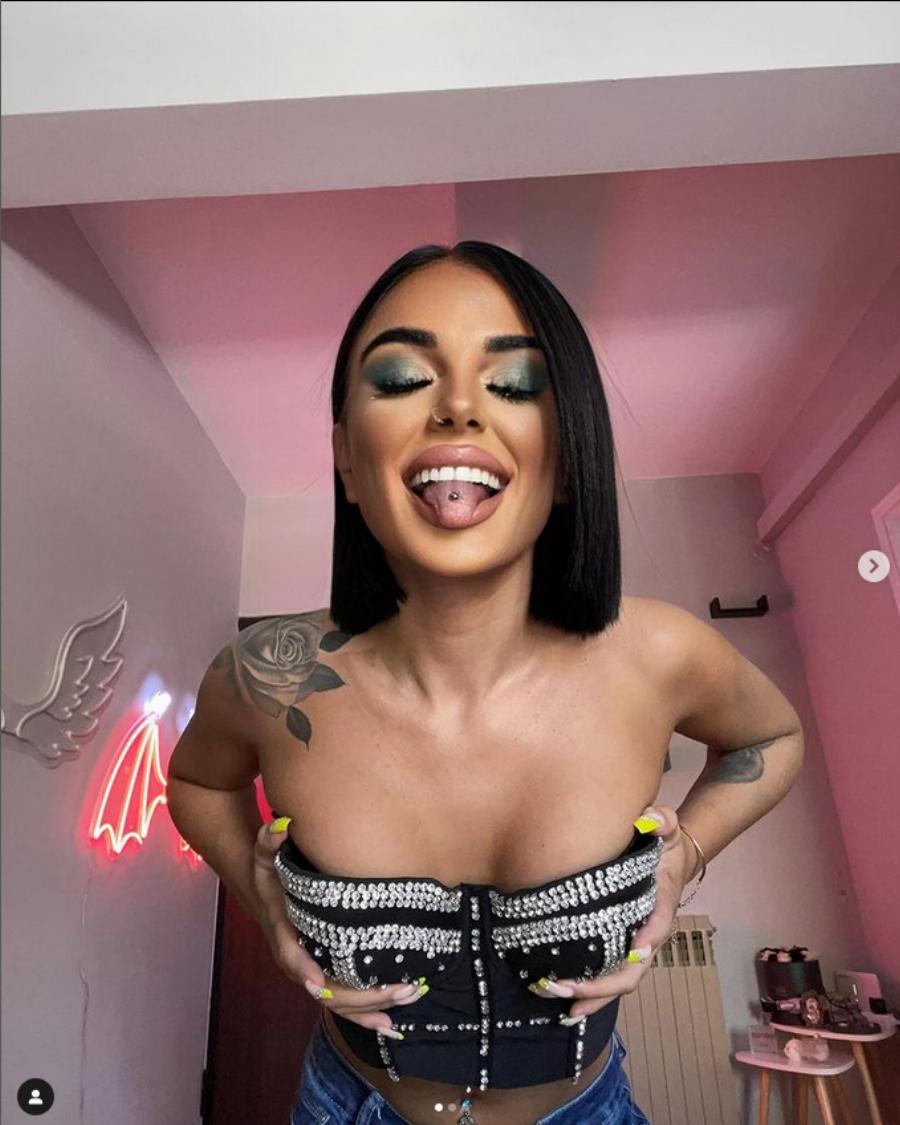 Σαν σταρ του Hollywood: Αγνώριστη η Σύλια του Big Brother με μακριά μαλλιά και φουσκωμένα χείλη