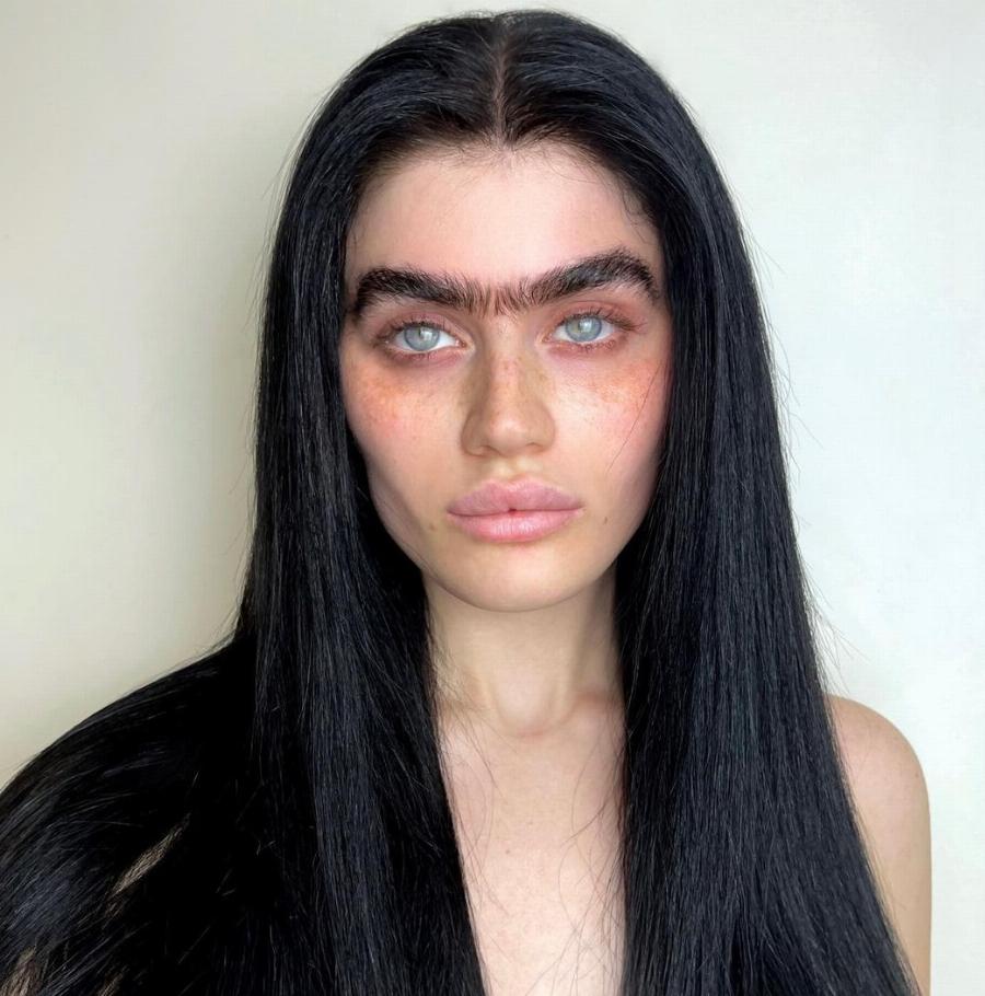 Σαν δύο σταγόνες νερό: Η εκπληκτική ομοιότητα της Σοφίας Χατζηπαντελή με τη μητέρα της