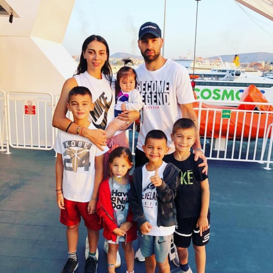 Έχουν την οικογένεια πάνω απ΄όλα: Τα 7 διάσημα ζευγάρια Ελλήνων που έχουν πολύτεκνες οικογένειες με τρία παιδιά και πάνω