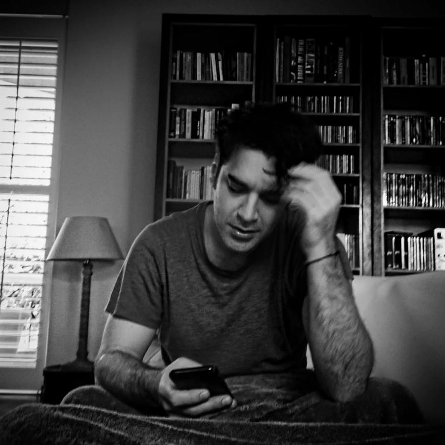 Ατμοσφαιρικό και χουχουλιάρικο: Το σπίτι του Χριστόφορου Παπακαλιάτη είναι βγαλμένο από τις σειρές του