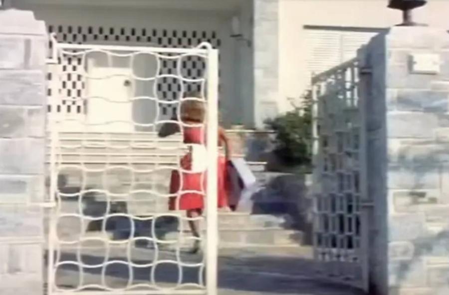 Ολόκληρο αρχοντικό: Έτσι είναι σήμερα το σπίτι που γυρίστηκε “Η Αλίκη στο Ναυτικό” με την Βουγιουκλάκη