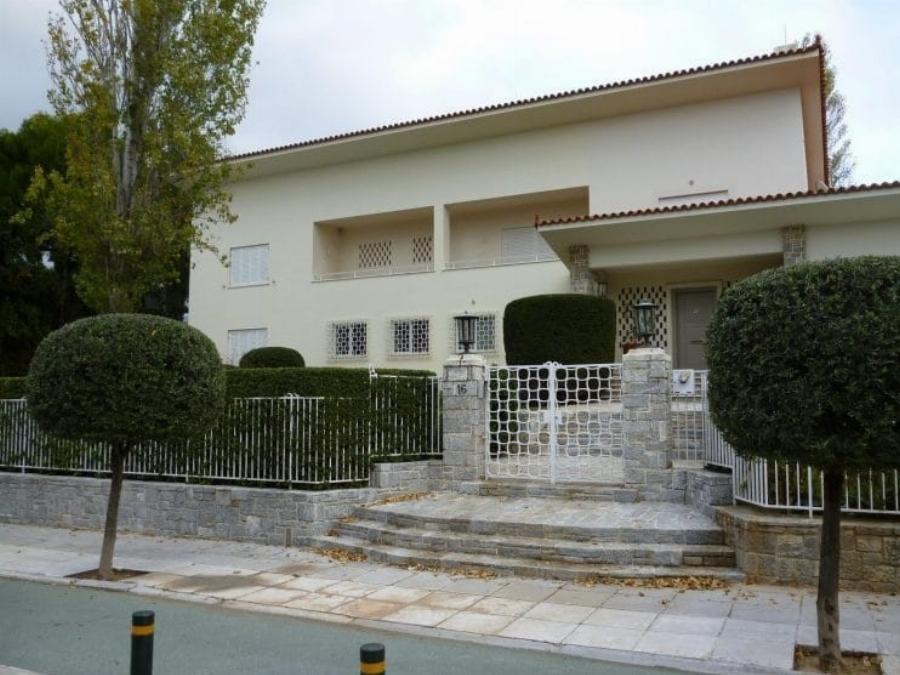 Ολόκληρο αρχοντικό: Έτσι είναι σήμερα το σπίτι που γυρίστηκε “Η Αλίκη στο Ναυτικό” με την Βουγιουκλάκη