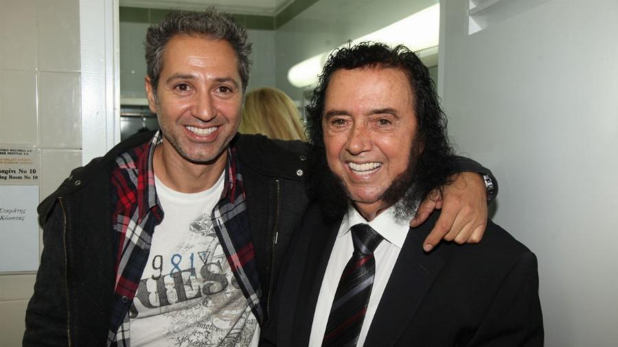 Μοιάζουν σαν δυο σταγόνες νερό: Αυτός είναι ο γιος του Σταμάτη Κόκοτα από τον πρώτο του γάμο, με ίδια μάτια και χαμόγελο