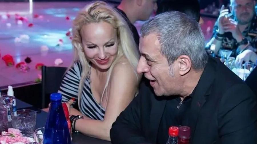 Ο Θέμης Αδαμαντίδης αποκαλύπτει: «Η γυναίκα θέλω να ασχολείται με το σπίτι και να με έχει καλά»