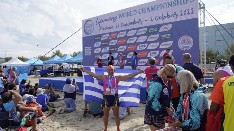 Παντελής Αβραμίδης: O 81χρονος καρκινοπαθής που κέρδισε το χρυσό μετάλλιο στους Παγκόσμιους Ναυαγοσωστικούς Αγώνες στην Ιταλία