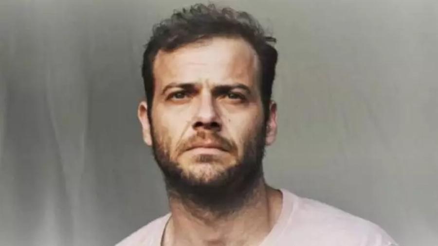 Ορέστης Τζιόβας: «Εξερεύνησα τη ζωή μέσω της ερωτικής επαφής και με αγόρια και με κορίτσια»