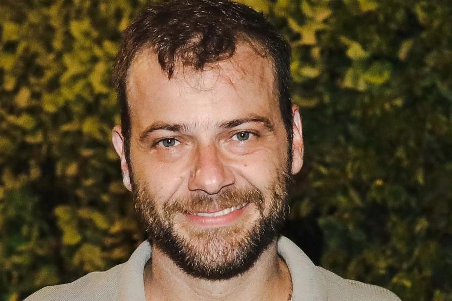 Ορέστης Τζιόβας: «Εξερεύνησα τη ζωή μέσω της ερωτικής επαφής και με αγόρια και με κορίτσια»