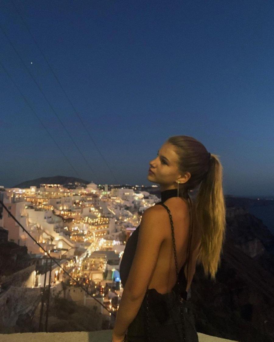 Από τις ομορφότερες Ελληνίδες σήμερα: Η 18χρονη Άννα Μαρία Ίβιτς είναι ίδια με την μητέρα της, Ελένη Πετρουλάκη