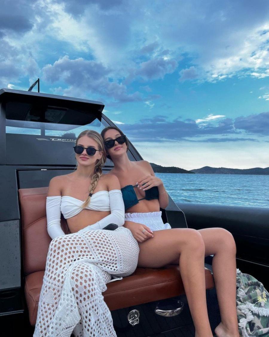 Από τις ομορφότερες Ελληνίδες σήμερα: Η 18χρονη Άννα Μαρία Ίβιτς είναι ίδια με την μητέρα της, Ελένη Πετρουλάκη