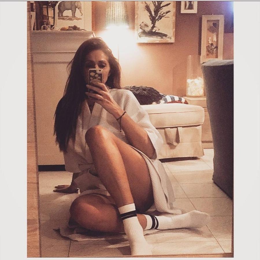 Οι μαγικές γωνίες του σπιτιού της Βίκυς Κουλιανού: Το υπέροχο χρώμα, οι πίνακες και η γουστόζικη αισθητική