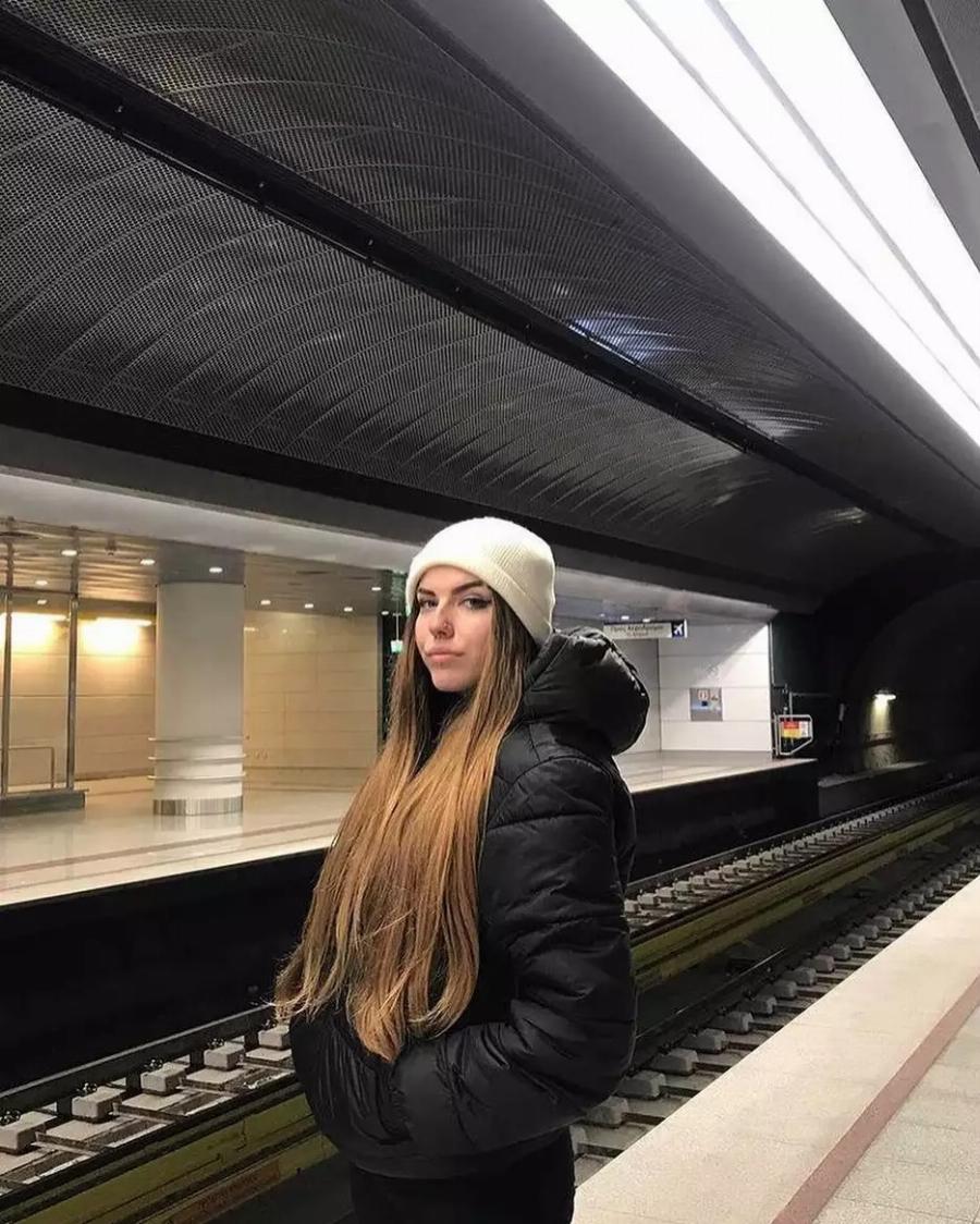 Ξετρελαίνει με τις φωτογραφίες και τη σπάνια ομορφιά της: Η Τζούλια Ιλιγένκο είναι το μοντέλο του GNTM με τη λεύκη