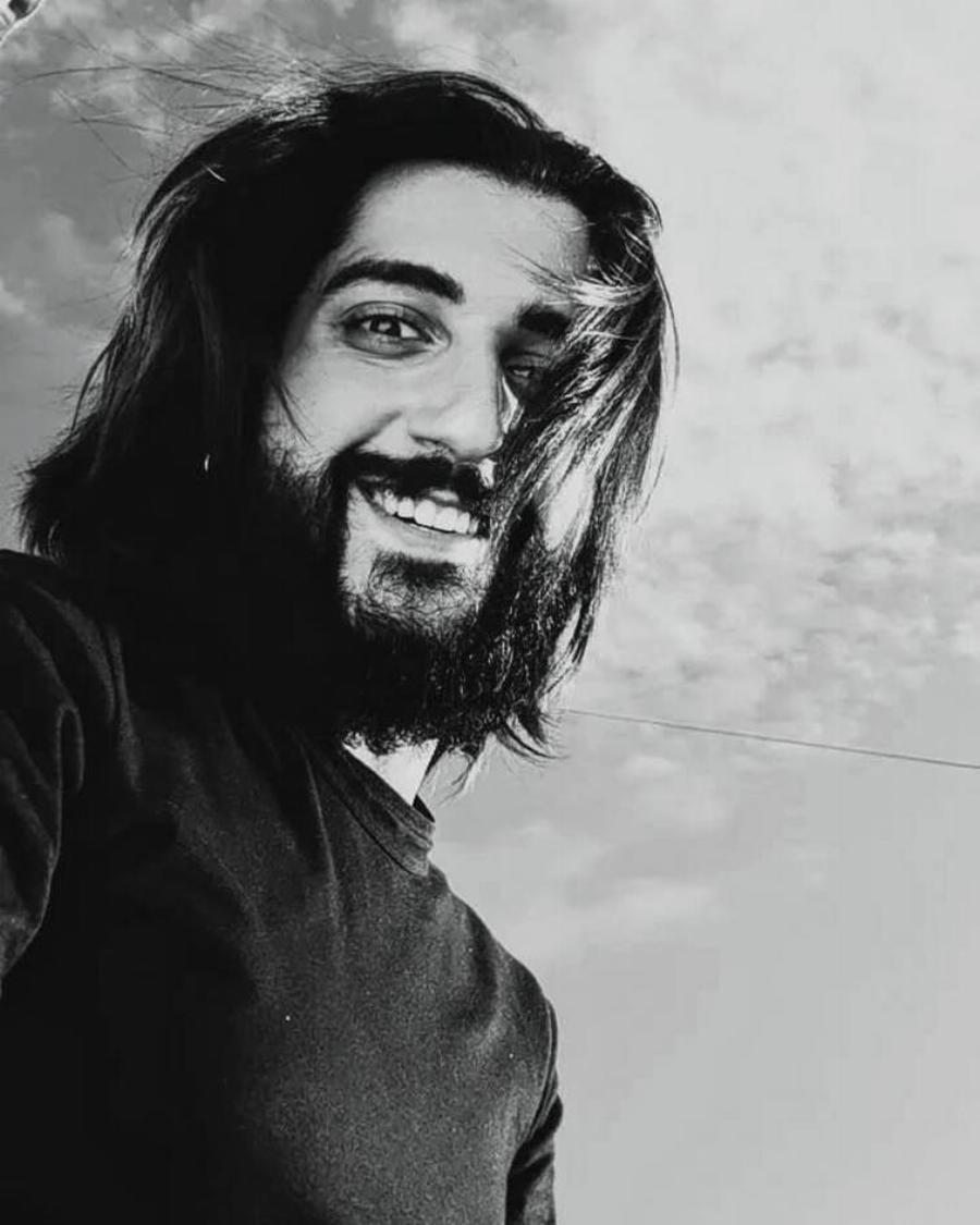 Δεν το πήρε κανείς χαμπάρι: Ο γιος του Δημήτρη Ήμελλου έχει εμφανιστεί στον Σασμό και είναι ένας κούκλος