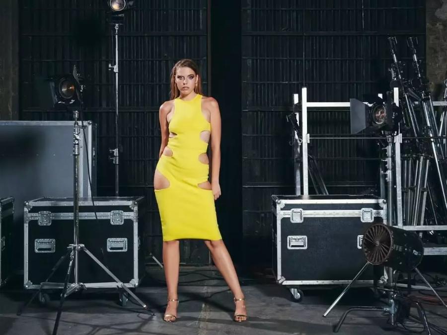 Ξετρελαίνει με τις φωτογραφίες και τη σπάνια ομορφιά της: Η Τζούλια Ιλιγένκο είναι το μοντέλο του GNTM με τη λεύκη