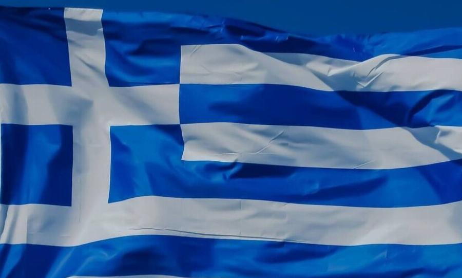 Τρομερό περιστατικό προκάλεσε οργή στη Μαγνησία: Κατέβασαν και έσκισαν ελληνική σημαία από σχολείο