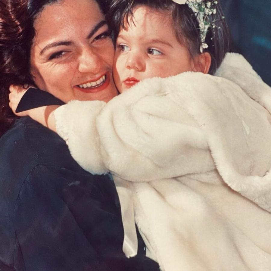 Βίκυ Σταυροπούλου: «Χώρισα και βρέθηκα από καλοπαντρεμένη, άφραγκη, φοιτήτρια στη σχολή με ένα μωρό»