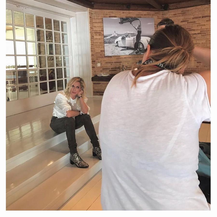 Ένα σωστό παλάτι: Αυτό είναι το ανάκτορο της Άννας Βίσση στην Εκάλη με ένα ολόκληρο γήπεδο τένις