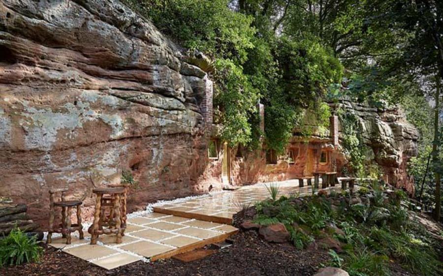 «Ο άνθρωπος των σπηλαίων»: 37χρονος αγόρασε σπηλιά-ερείπιο, το μεταμόρφωσε και πλέον είναι μία υπερπολυτελής κατοικία