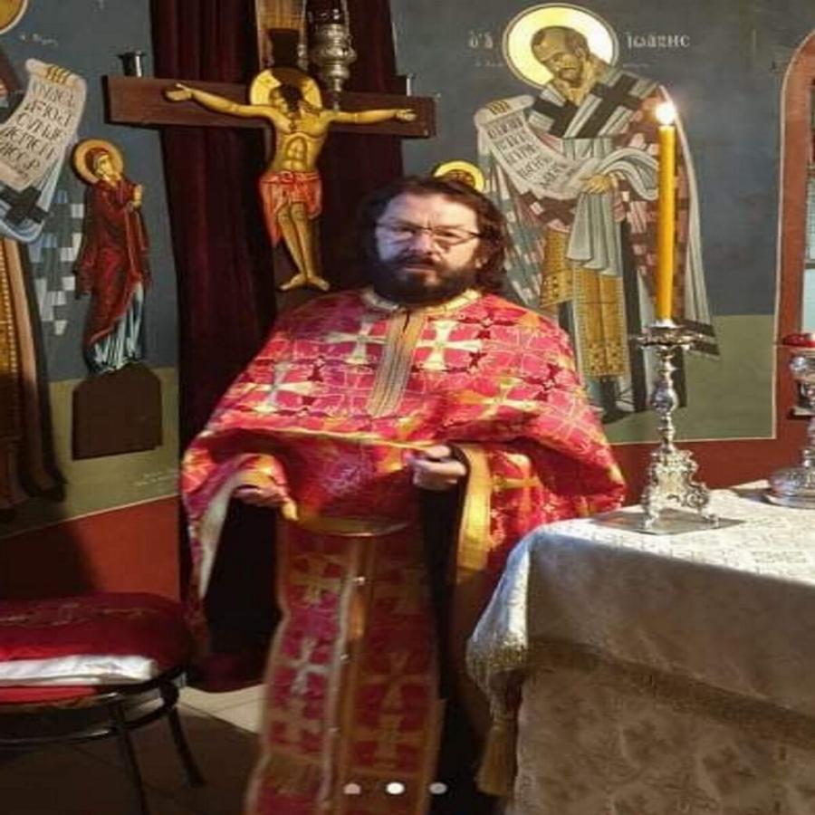 Νίκος Χορταρέας: Ο αστρολόγος – μέντιουμ με τις μεταμεσονύκτιες επομπές και το «κλικ» που τον έκανε να στραφεί στο Θεό