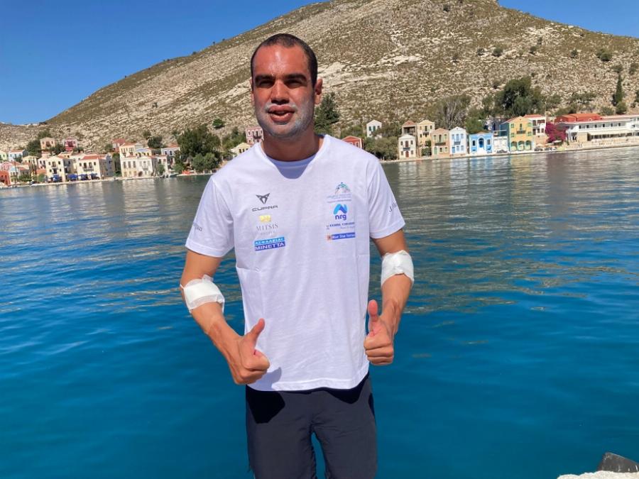 Σπύρος Χρυσικόπουλος: Ο Έλληνας που κολύμπησε από την Ρόδο στο Καστελόριζο σε 64 ώρες χωρίς διακοπή