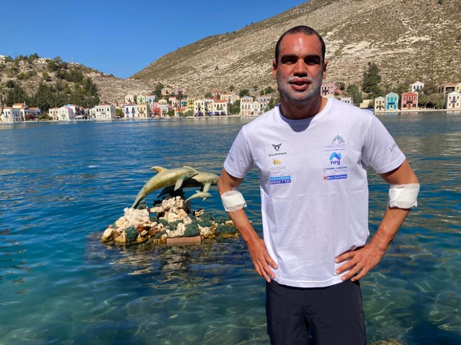 Σπύρος Χρυσικόπουλος: Ο Έλληνας που κολύμπησε από την Ρόδο στο Καστελόριζο σε 64 ώρες χωρίς διακοπή