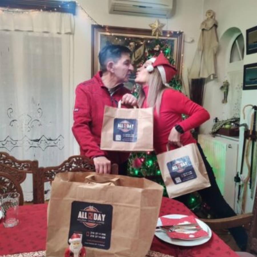 Θυμίζει «καφέ της χαράς»: Το παραδοσιακό σπίτι των Σκιαδαρέση-Μάλφα με την μεγάλη βιβλιοθήκη, τα ξύλινα έπιπλα και τους όμορφους πίνακες