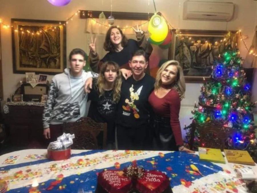 Θυμίζει «καφέ της χαράς»: Το παραδοσιακό σπίτι των Σκιαδαρέση-Μάλφα με την μεγάλη βιβλιοθήκη, τα ξύλινα έπιπλα και τους όμορφους πίνακες