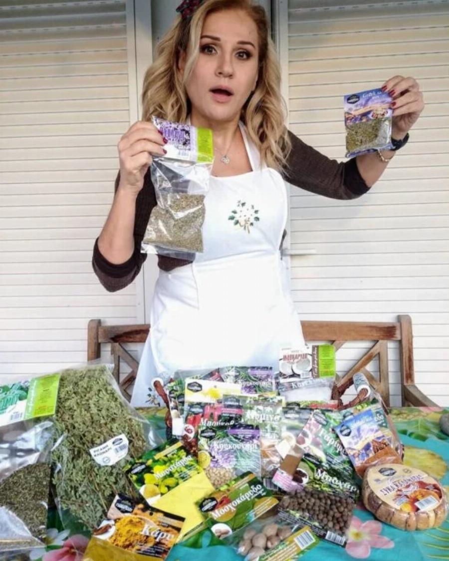 Θυμίζει «καφέ της χαράς»: Το παραδοσιακό σπίτι των Σκιαδαρέση-Μάλφα με την μεγάλη βιβλιοθήκη, τα ξύλινα έπιπλα και τους όμορφους πίνακες