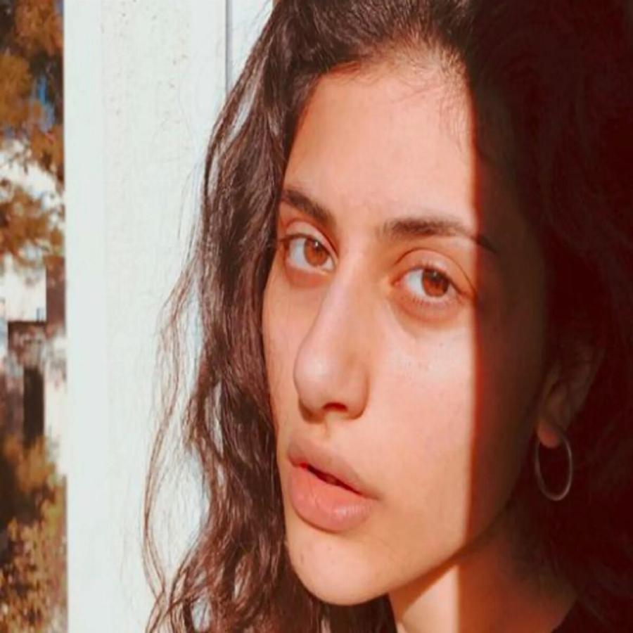 Μαρίνα Σπανού: «Το πρώτο πράγμα που με ρωτούν είναι πόσο χρονών είναι ο μπαμπάς μου κι αν είμαστε αδέρφια»