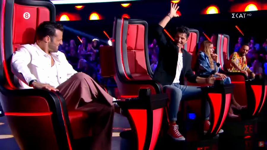 Ξεσήκωσε το κοινό, τινάχτηκε μόλις τον είδε ο Ρουβάς: Ο 65χρονος που πήγε στο The Voice και ξετρέλανε τους κριτές