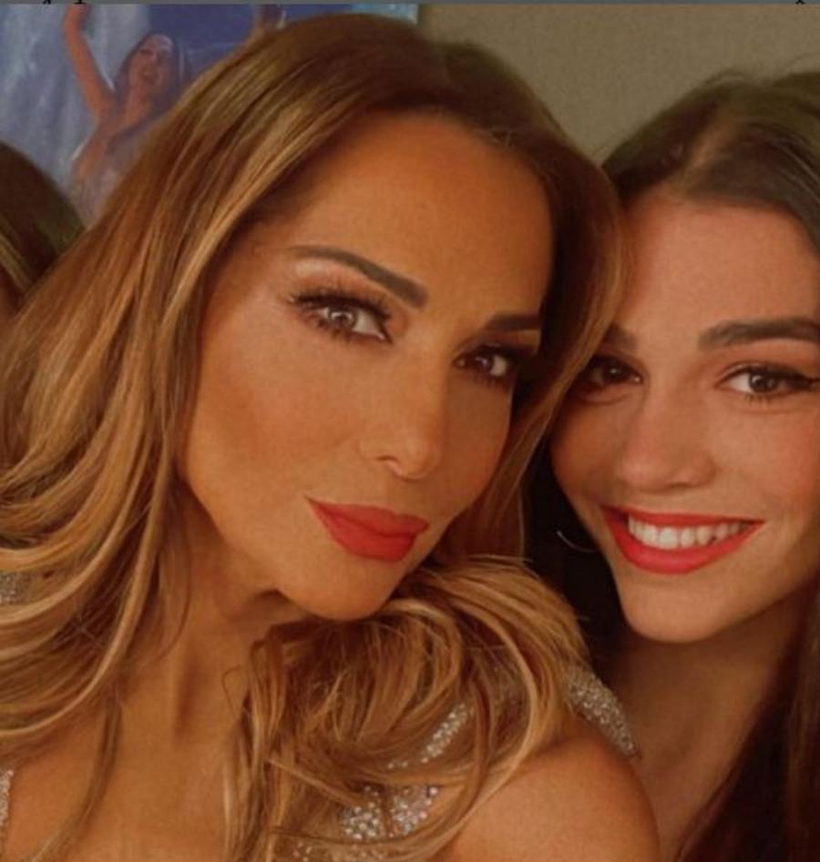 Δέσποινα Βανδή: «Με τον Βασίλη κούμπωσαν οι ψυχές μας. Εγώ είμαι ευτυχισμένη που είμαστε μαζί, γεμίζει με χαρά την κάθε μου ημέρα»