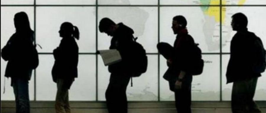 Να τι είναι βία: Είναι να δουλεύεις 10 με 12 ώρες τη μέρα για 700 ευρώ και να μην τολμάς να πεις λέξη