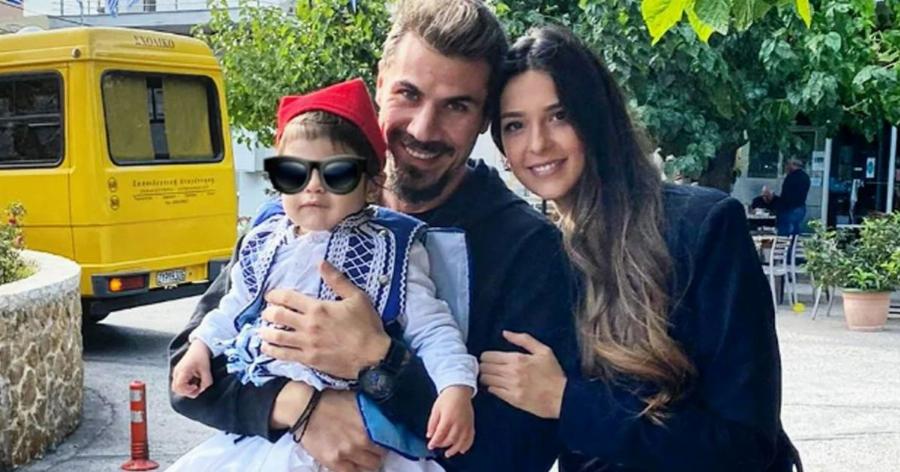 Άκης Πετρετζίκης: Έντυσε τσολιά τον μικρό Αχιλλέα και μας ευχήθηκε «Χρόνια πολλά»